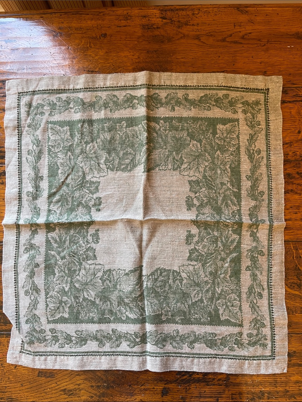 William Sonoma Linen /4 dinner napkins - Picture 3 of 3